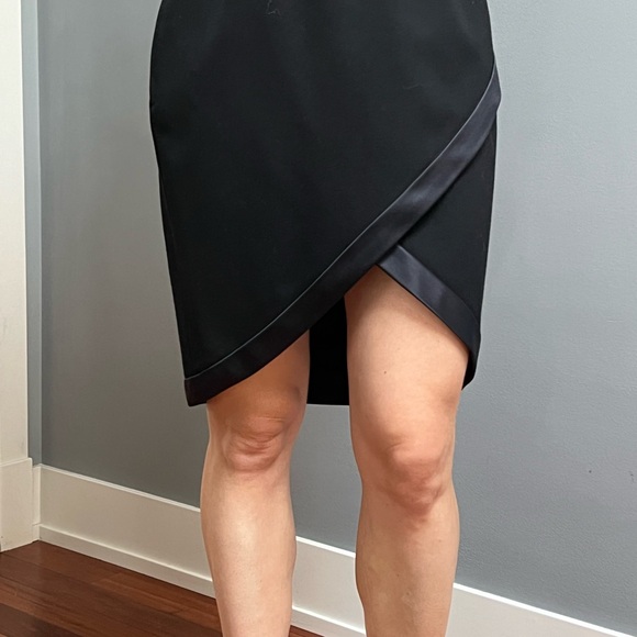 Yves Saint Laurent smoking satin lapel skirt ICONIC piece and like new - Picture 2 of 6